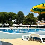 Swimming Pools And Comfort For Six