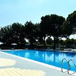 Swimming Pools And Comfort For Six Апартаменты *