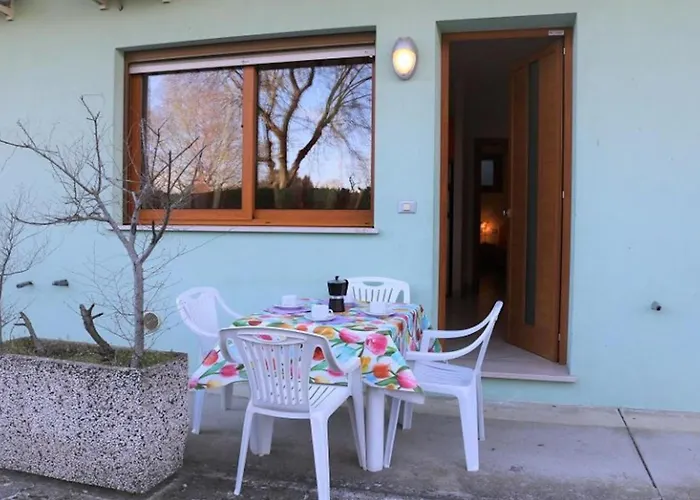 Swimming Pools And Comfort For Six *