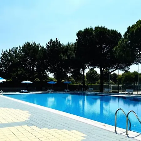 Swimming Pools And Comfort For Four Lägenhet *