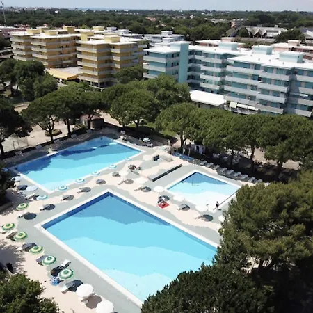 Lägenhet Swimming Pools And Comfort For Four *